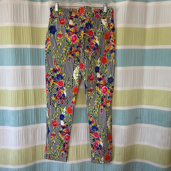 Attyre Woman's Striped Floral Pull On Pants Stretch Ankle Sz 6 - Picture 6 of 7